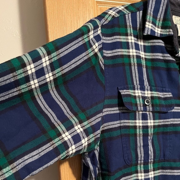 L.L. Bean Fleece Lined Flannel - Picture 4 of 9